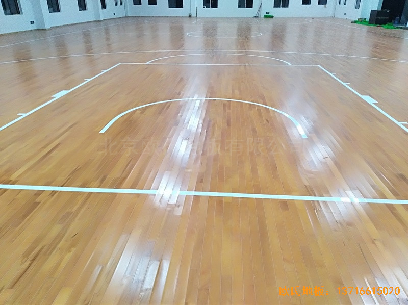 江西鷹潭余江縣工業(yè)園區(qū)籃球館體育木地板鋪設(shè)案例4