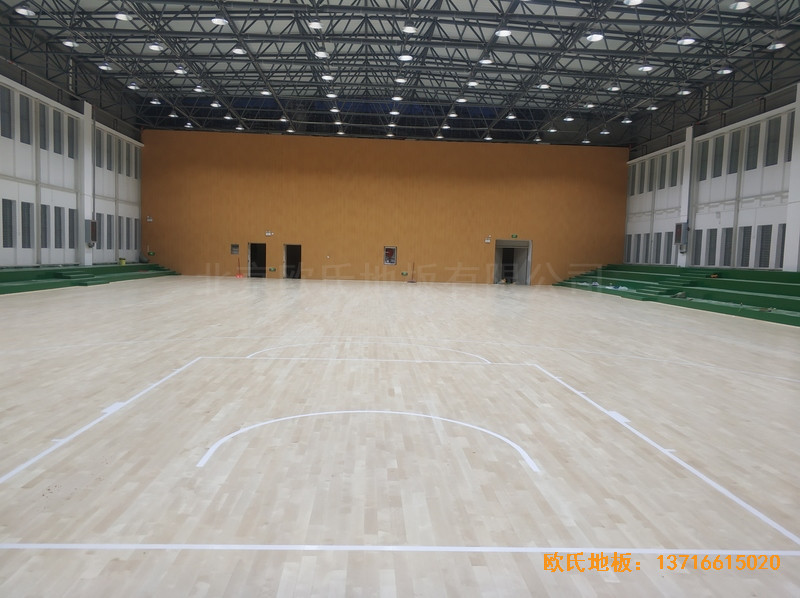 云南富寧一中籃球館運(yùn)動木地板鋪裝案例5
