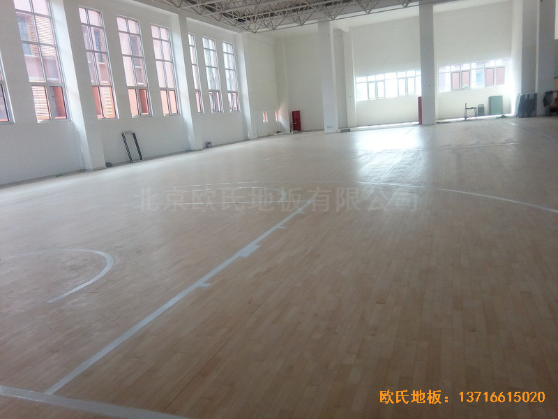 山東濟(jì)南歷城區(qū)雪山小學(xué)籃球館體育地板安裝案例5