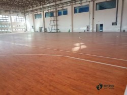 用什么體育場地地板安裝公司