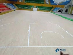 懸浮式籃球體育木地板施工隊(duì)